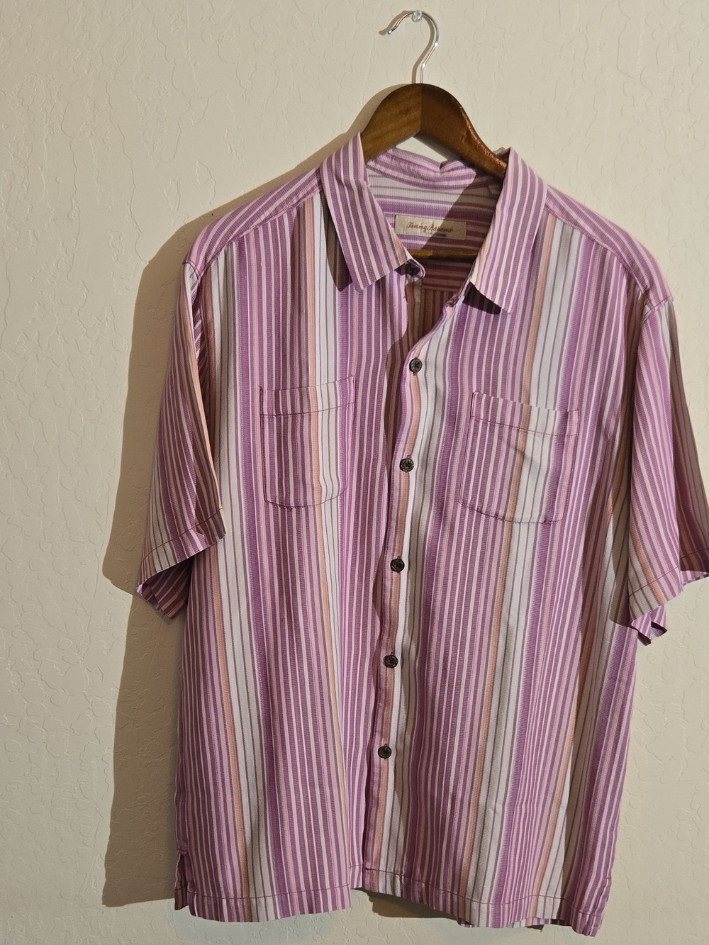 Tommy Bahama Pink and White Striped Short-Sleeve Button-Down Shirt 100 % Silk.